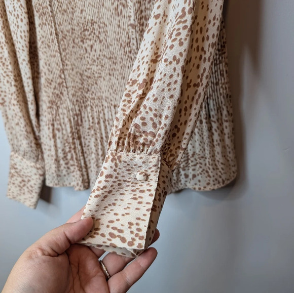 Simply Vera Vera Wang Tan Beige  Brown Accordion Style Spotted Blouse XS - Picture 5 of 10